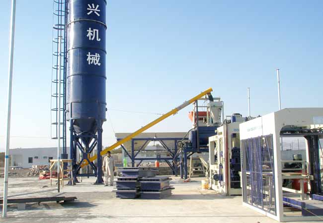 沙(shā)特阿拉伯6型砌塊成(chéng)型機(jī)客戶(hù)現場(chǎng)